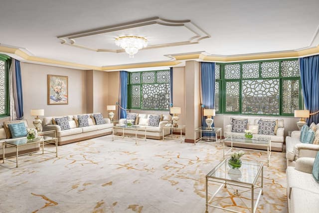 ROYAL SUITE