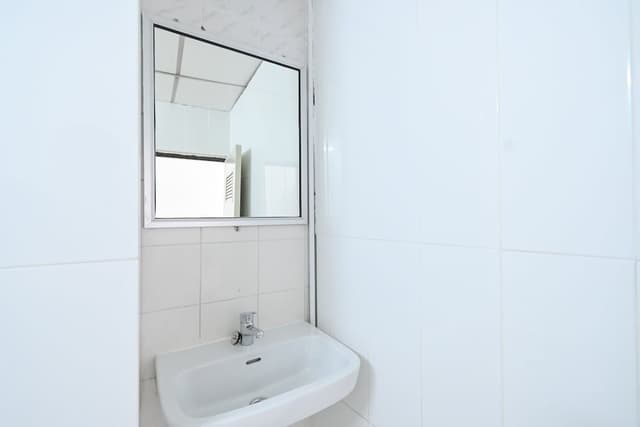 Twin Deluxe Room with Bathtub