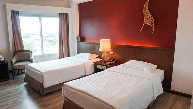 Luxury Twin Room City View Or River View