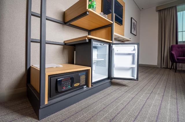 New Style Double Room -Non Smoking- Free DXB Airport Shuttle Every 30min to T1&3