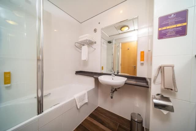 New Style Double Room -Smoking- Free DXB Airport Shuttle Every 30min to T1&3