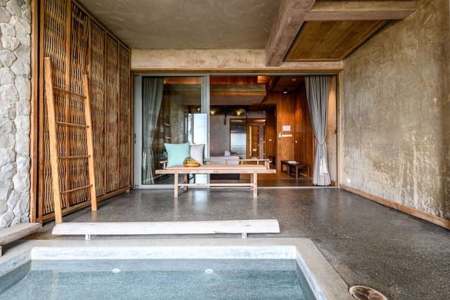 Beachfront Suites with Plunge Pool