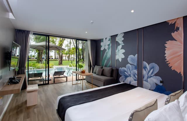 Grand Pool Access
