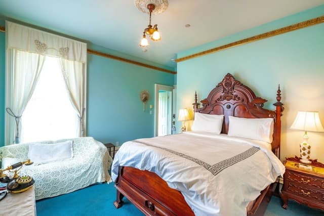 Comfort Room, 1 Queen Bed, Non Smoking, Bathtub