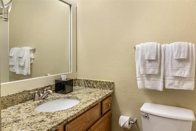 2 BEDROOM SUITE 1 KG 1 QN DELUXE W/2 KITCHENS