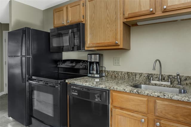 2 BEDROOM SUITE 1 KG 1 QN DELUXE W/2 KITCHENS