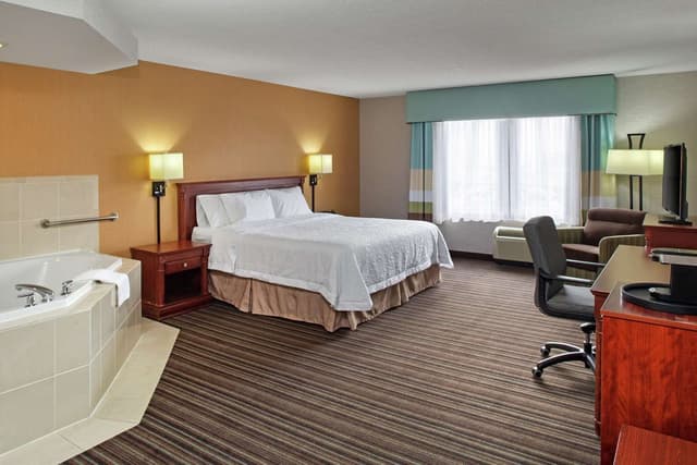 1 KING BED STUDIO SUITE WHIRLPOOL NONSMOKING