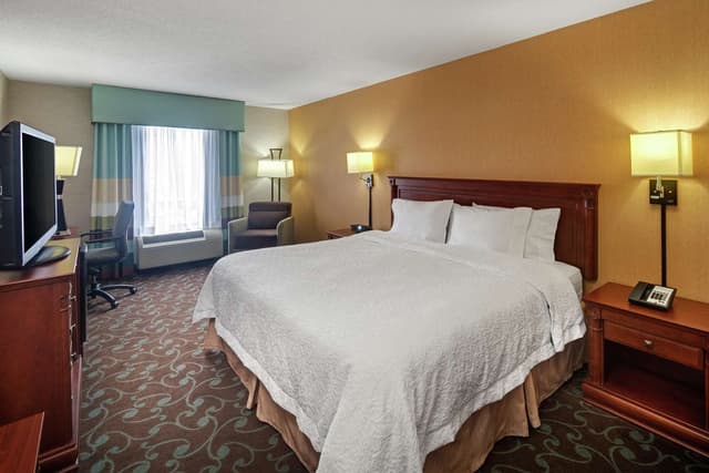 1 KING BED NONSMOKING