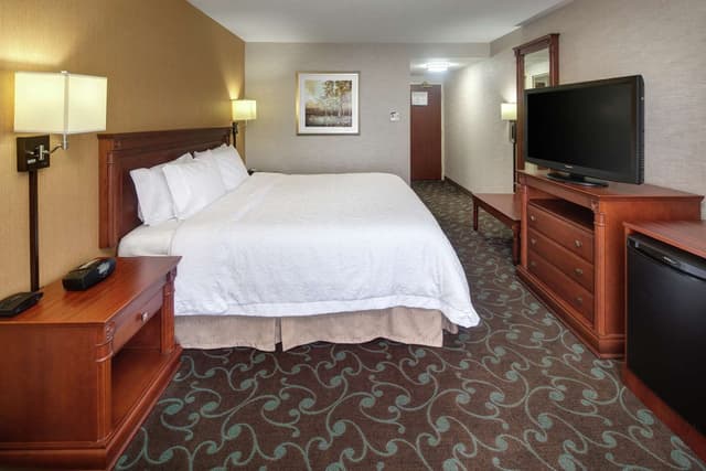 1 KING BED NONSMOKING