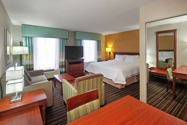 1 KING BED STUDIO SUITE NONSMOKING