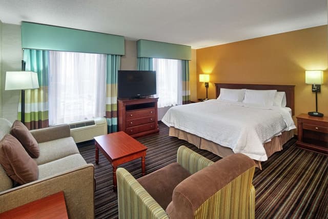 1 KING BED STUDIO SUITE NONSMOKING