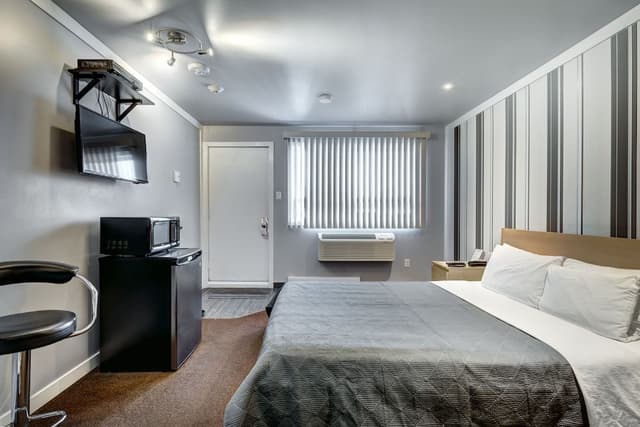 Standard Room, 1 Queen Bed, Non Smoking
