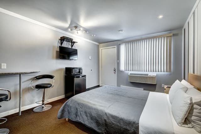 Standard Room, 1 Queen Bed, Non Smoking