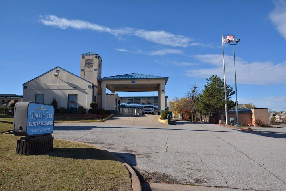 Lincoln Inn Express Hotel and Suites2