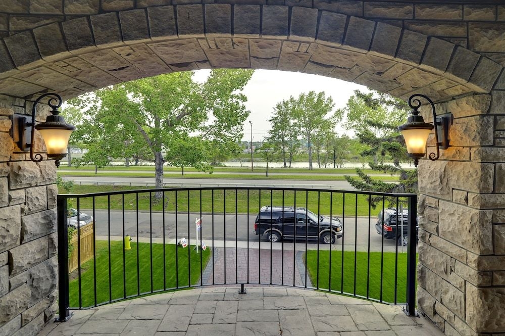 Westmount River Inn1