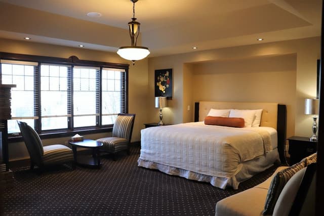 Luxury King Suite with Spa Bath, Multi-Jet Shower, and Fireplace