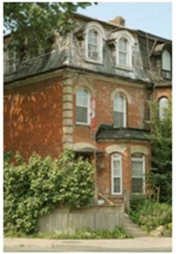 Pimblett's Downtown Toronto B&B Pimblett's Downtown Toronto B&B