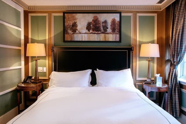 Yorkville Suite, 1 King Bed with Sofa Bed