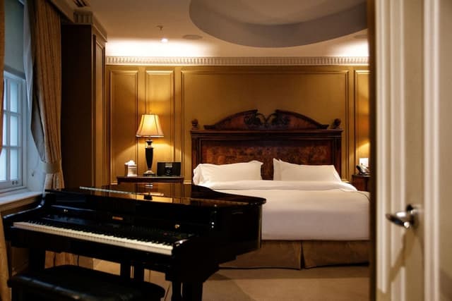 Windsor Suite, 1 King Bed with 2 Sofa Beds