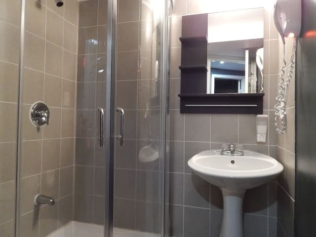 Double Bedroom, 1 Double Bed, Shared Bathroom