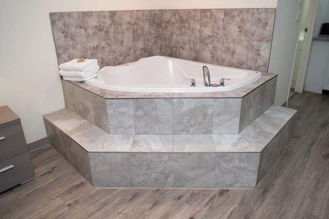 Room, 1 Queen Bed (Heart Shaped Jacuzzi)