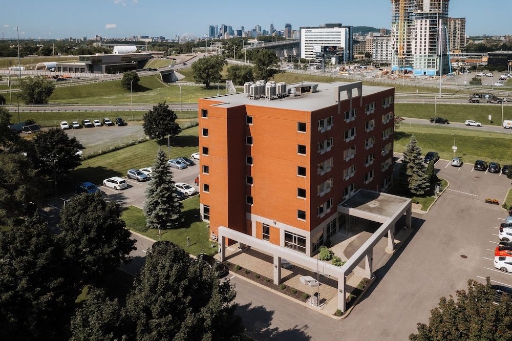 Hotel Dauphin Montreal Longueuil0