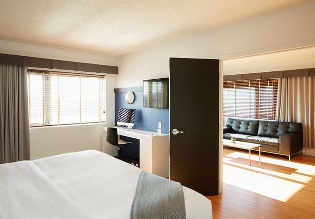 Deluxe Suite, 1 King Bed