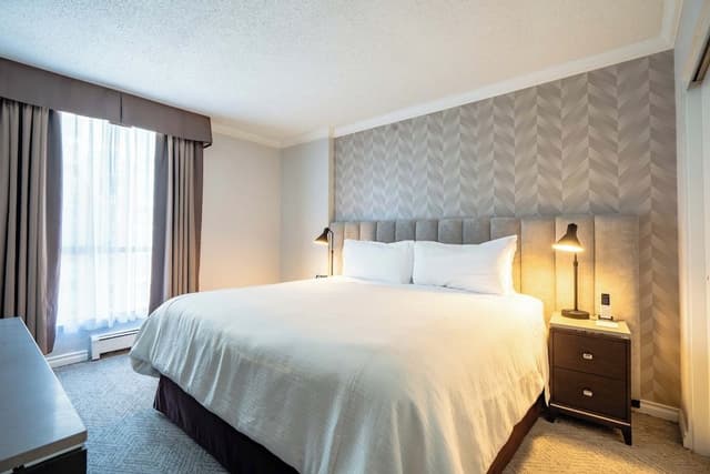 One Bedroom Premium Suite, 1 King Bed, Sofa Bed