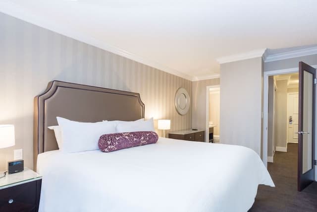 Two Bedroom Sutton Suite, 1 King, 1 Queen, Sofa Bed
