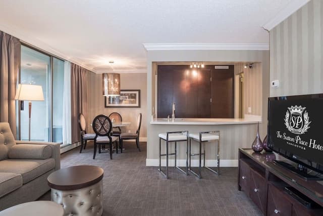 Two Bedroom Sutton Suite, 1 King, 1 Queen, Sofa Bed