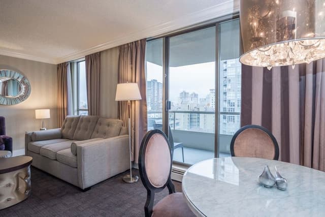 Two Bedroom Sutton Suite, 1 King, 1 Queen, Sofa Bed