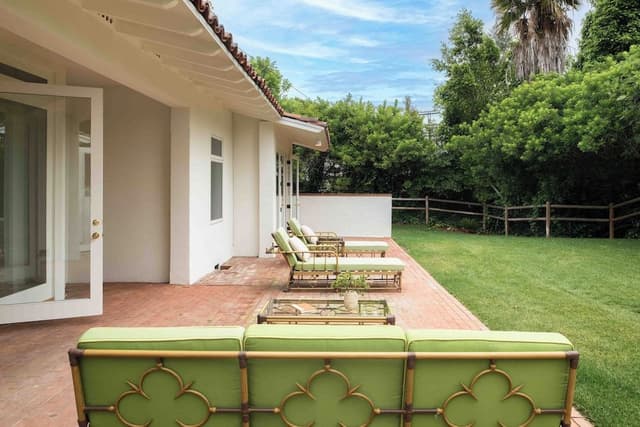 Superior House (Hibiscus Residence)