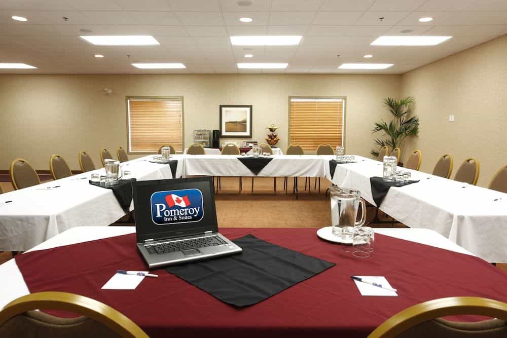 POMEROY INN AND SUITES CHETWYN