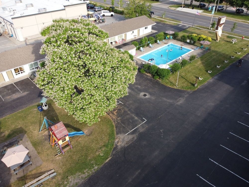 Falcon Inn Hotel0