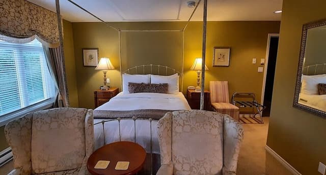 Premium Room, 1 Queen Bed (Westerly Room)