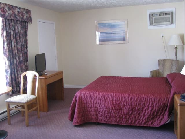 Standard Room, 1 Queen Bed