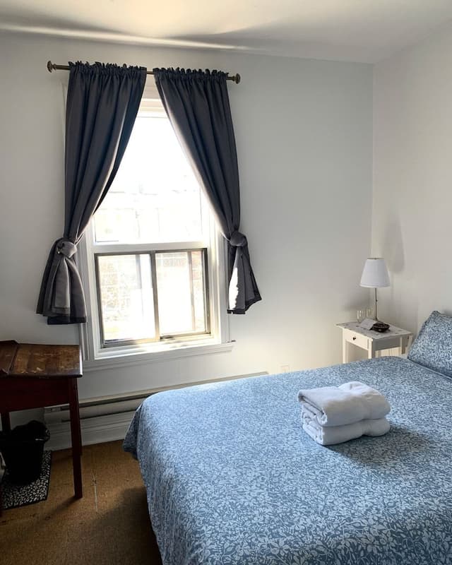 Economy Double Room, 1 Queen Bed, Non Smoking, Shared Bathroom