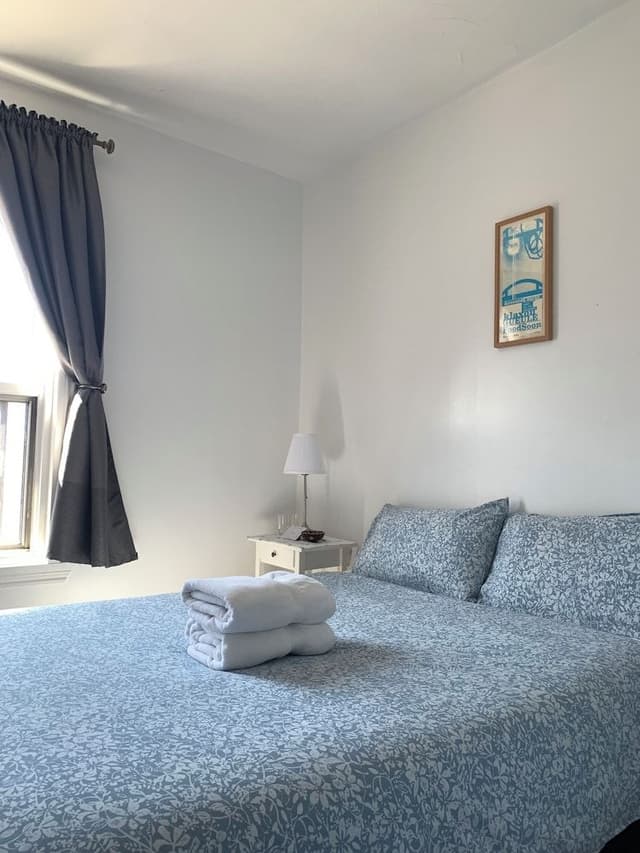Economy Double Room, 1 Queen Bed, Non Smoking, Shared Bathroom