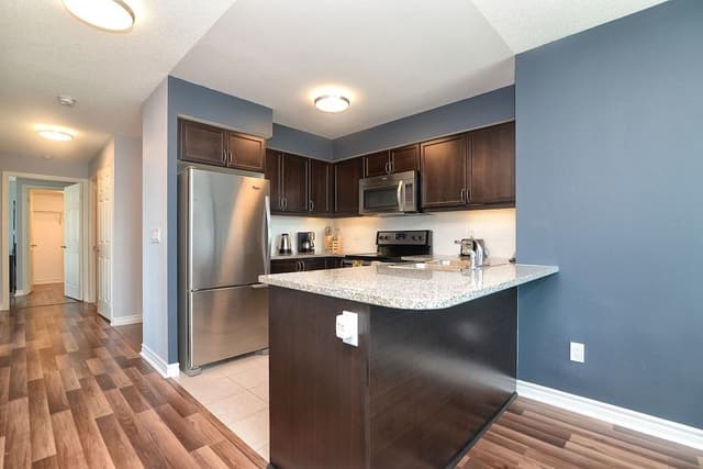Penthouse, 3 Bedrooms, 2 Bathrooms (CN Tower view)