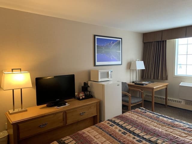 Basic Single Room, 1 Queen Bed