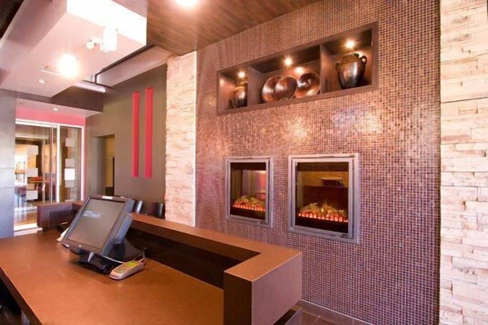 Woodlands Inn & Suites Woodlands Inn & Suites