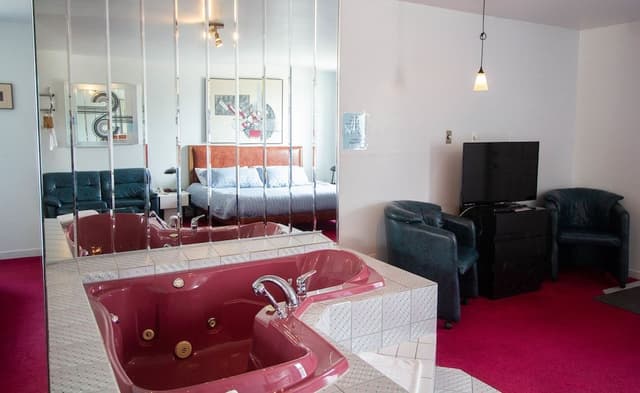 Honeymoon Studio, 1 King Bed, Hot Tub