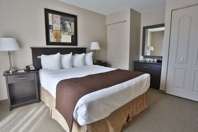Executive Suite, 1 King Bed, Balcony, Mountain View