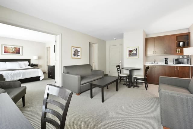 Executive Suite, 1 King Bed, Balcony, Mountain View