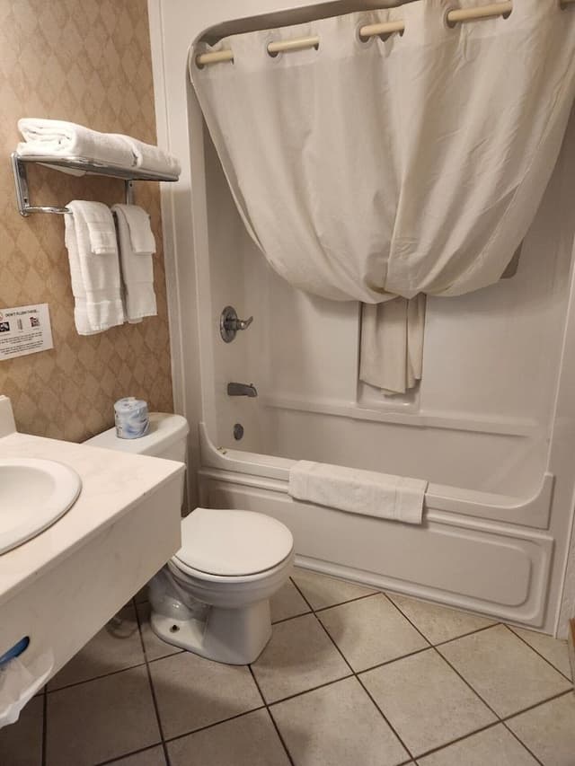Room, 1 Queen Bed, Non Smoking (Drive-Up)