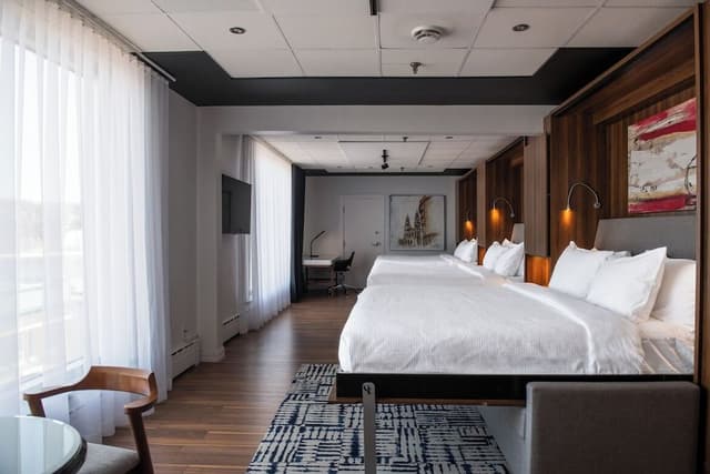 Family Room, Multiple Beds, City View