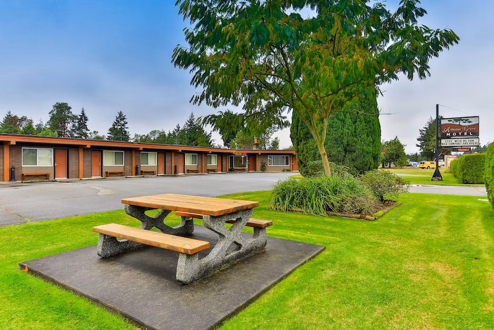 Arbutus Grove Motel2