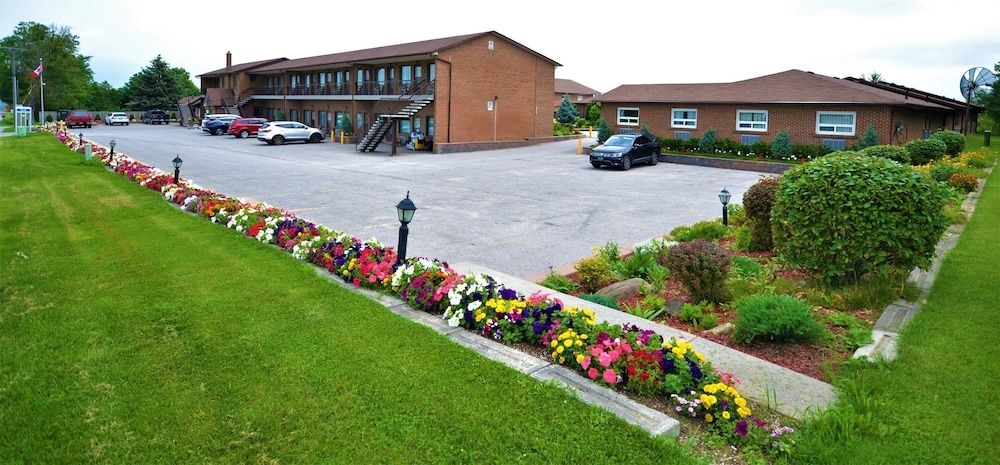 Newmarket Inn1