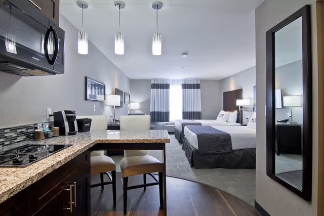 Deluxe Room, Kitchenette (with 2 Queen Beds)
