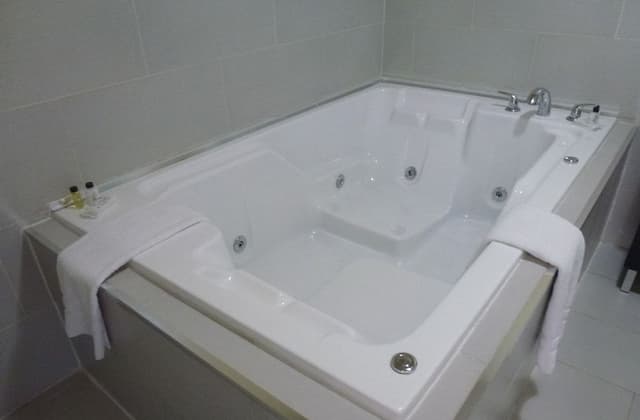 Suite, 1 King Bed with Sofa bed, Jetted Tub